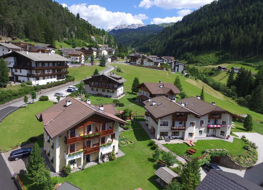 Apartments Vaiolet Santa Cristina Val Gardena Exteriör bild