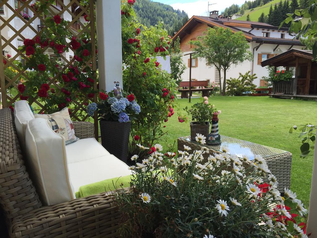 Apartments Vaiolet Santa Cristina Val Gardena Exteriör bild