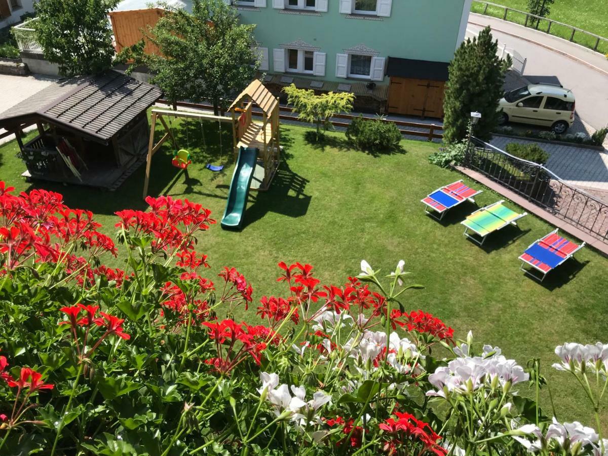 Apartments Vaiolet Santa Cristina Val Gardena Exteriör bild